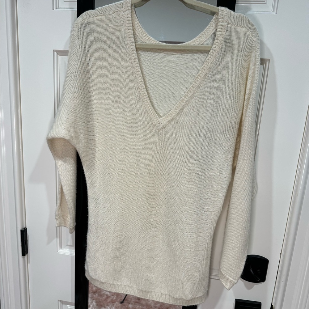 Feel the piece v-neck off white sweater medium